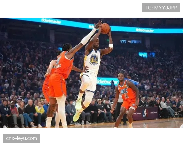 勇士传切体系面临挑战 攻防均衡雷霆展现新时代篮球方向